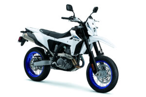 2409_DR-Z400SM 30H_diagonal.eps